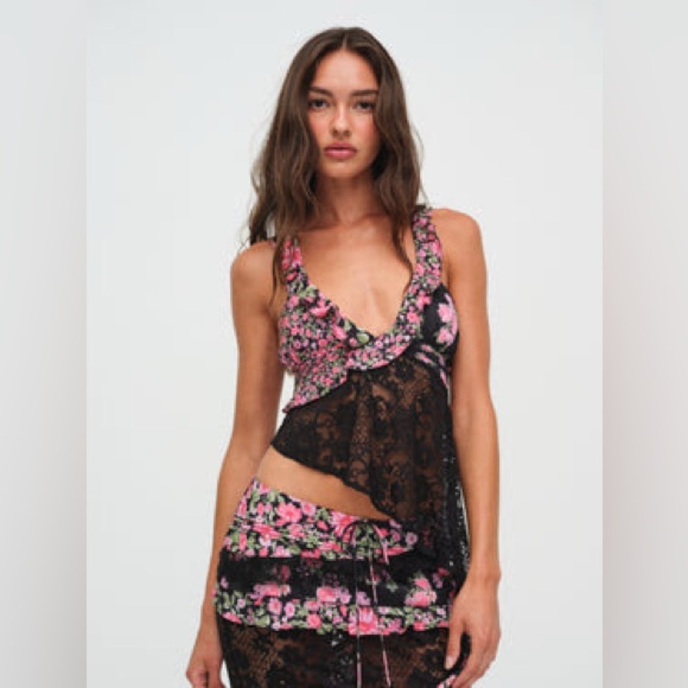 For Love & Lemons - Rosalyn Crop Top in black and pink